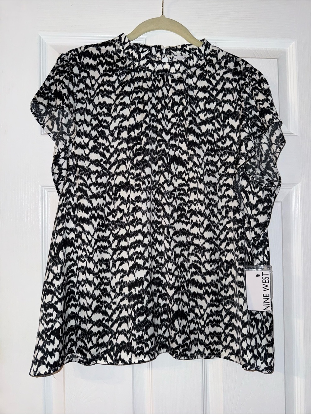 Nine West Black and White Printed Short Sleeve Blouse